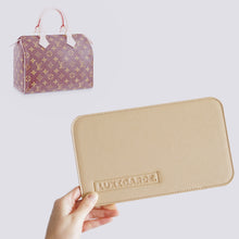 Load image into Gallery viewer, Luxegarde&#39;s Louis Vuitton Speedy 25 Base Shaper Insert will help to maintain the shape of bag and prevent the base from sagging. We measure and design our Base Inserts from scratch to ensure a perfect fit. 