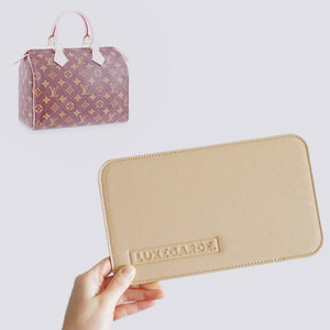 Luxegarde's Louis Vuitton Speedy 25 Base Shaper Insert will help to maintain the shape of bag and prevent the base from sagging. We measure and design our Base Inserts from scratch to ensure a perfect fit. 