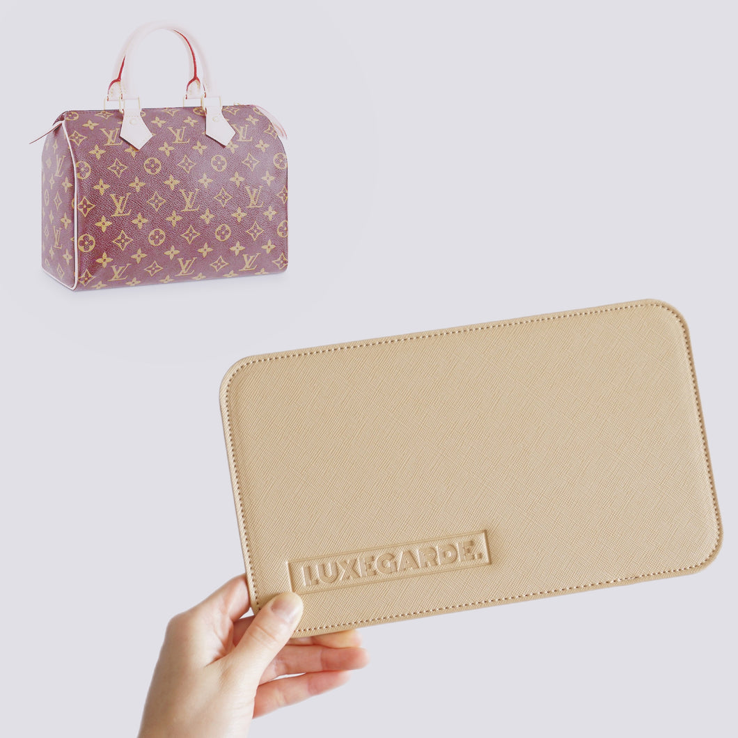 Luxegarde's Louis Vuitton Speedy 25 Base Shaper Insert will help to maintain the shape of bag and prevent the base from sagging. We measure and design our Base Inserts from scratch to ensure a perfect fit. 