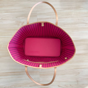 Luxegarde's Louis Vuitton Neverfull MM Base Shaper Insert will help to maintain the shape of bag and prevent the base from sagging. We measure and design our Base Inserts from scratch to ensure a perfect fit.