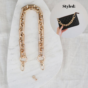 Luxegarde's Pouch Converter Ring is perfect for turning your pouches or wallets with a zipper into a wristlet or crossbody bag. Suitable for Chanel Cosmetic Pouch, Nice Nano, Nice Mini etc. Together with Luxegarde’s Chunky Gold Chain Strap, this is the perfect set to convert your favourite small leather goods into a bag or just as a replacement strap.