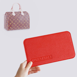 Luxegarde's Louis Vuitton Speedy 25 Base Shaper Insert will help to maintain the shape of bag and prevent the base from sagging. We measure and design our Base Inserts from scratch to ensure a perfect fit. 