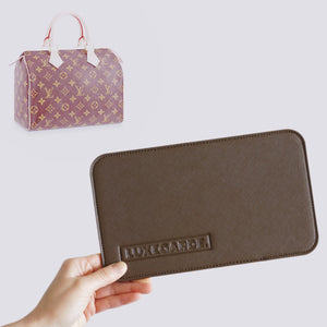 Luxegarde's Louis Vuitton Speedy 25 Base Shaper Insert will help to maintain the shape of bag and prevent the base from sagging. We measure and design our Base Inserts from scratch to ensure a perfect fit. 